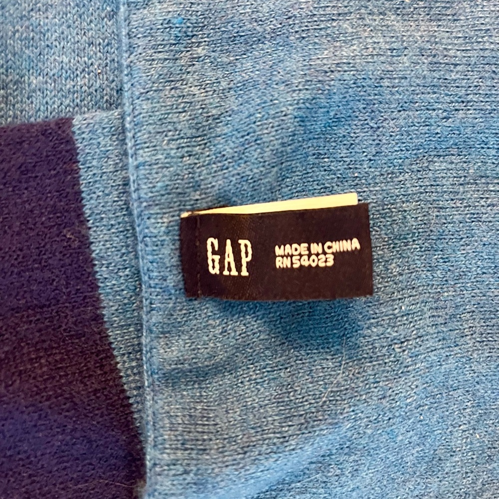 NWOT- Gap blue striped scarf - Picture 4 of 4